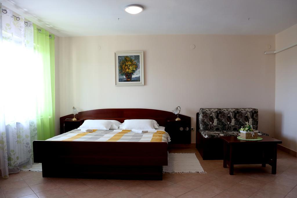 Apartments Max Vrsar Exterior photo