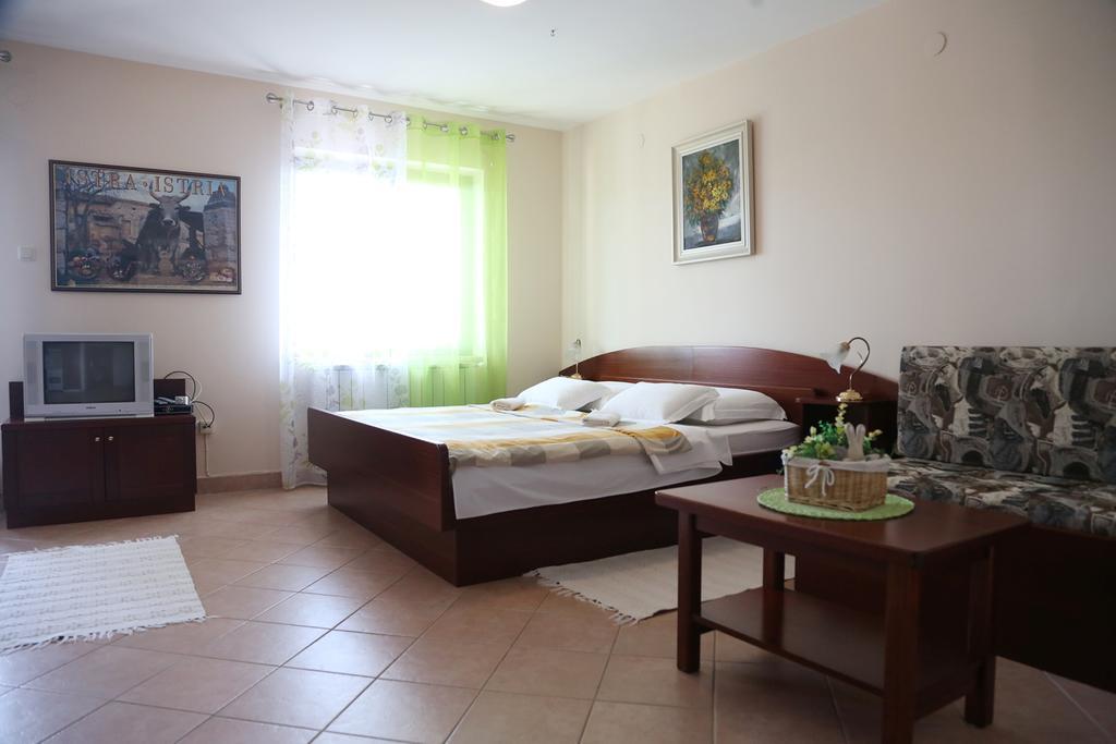 Apartments Max Vrsar Exterior photo