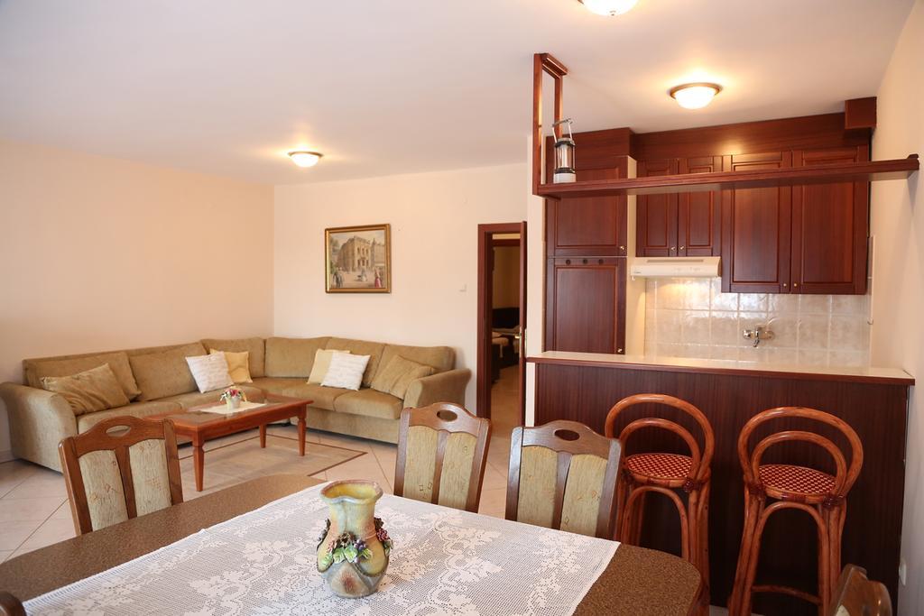 Apartments Max Vrsar Exterior photo