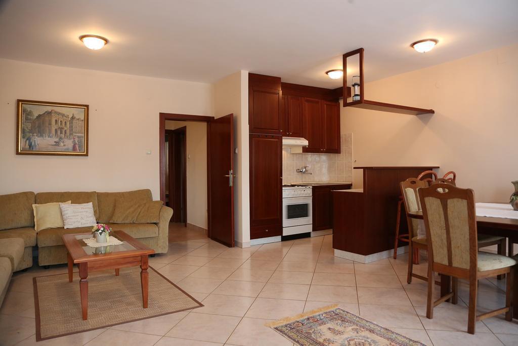 Apartments Max Vrsar Exterior photo