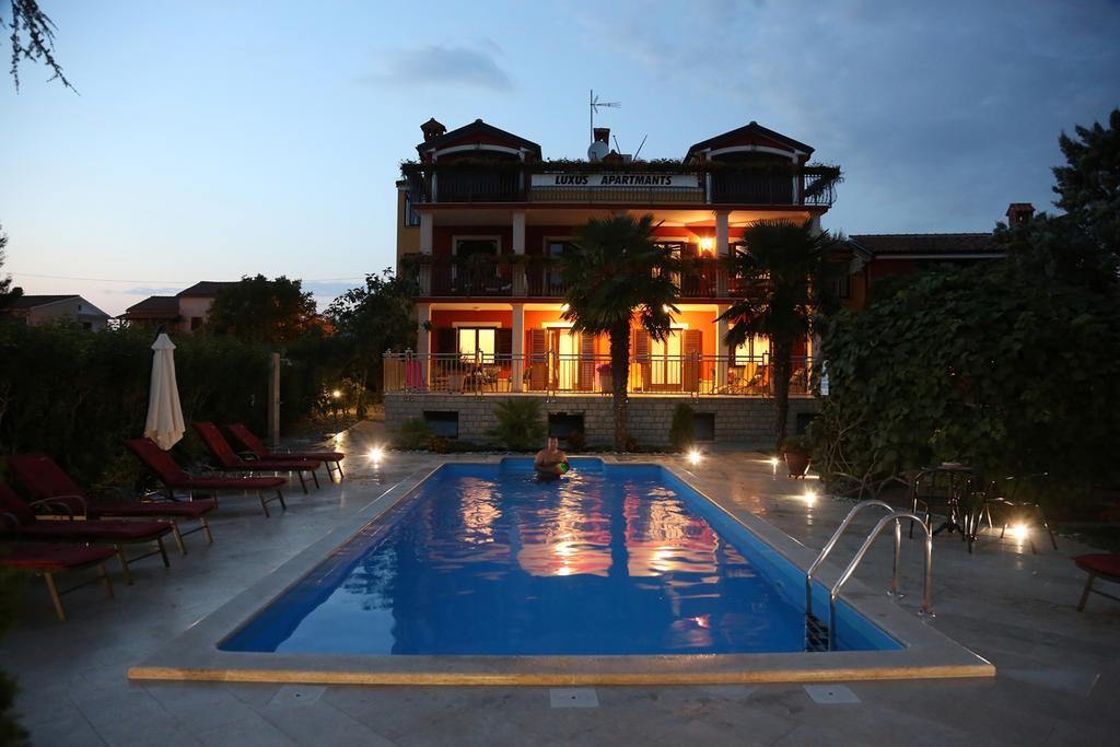 Apartments Max Vrsar Exterior photo