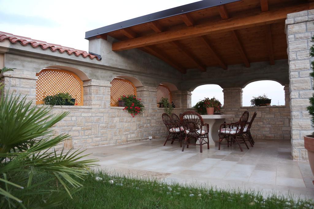 Apartments Max Vrsar Exterior photo