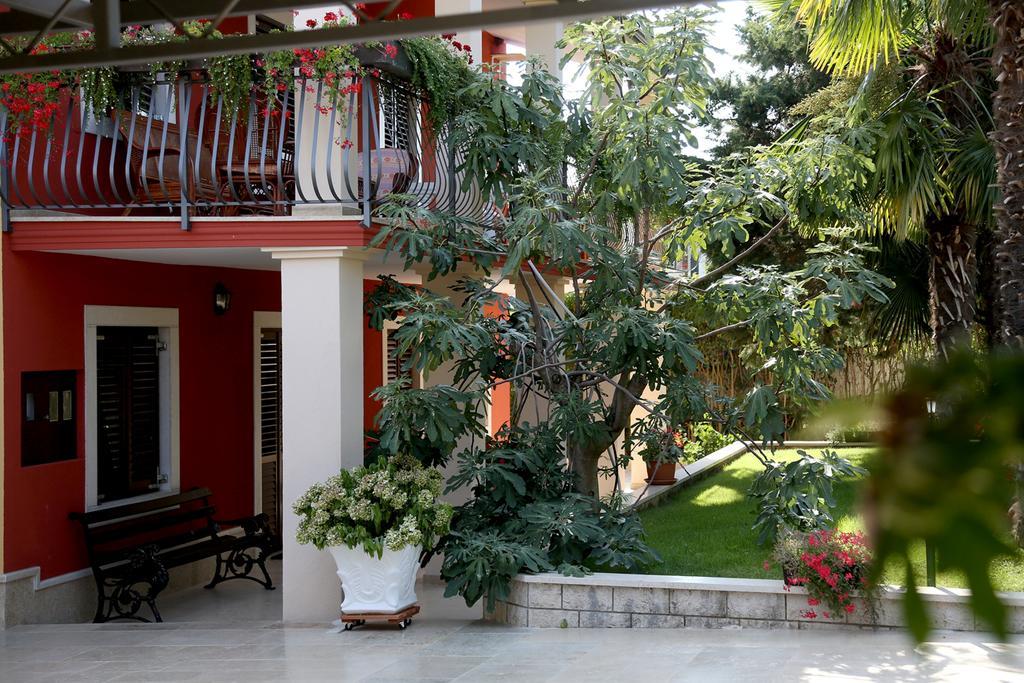 Apartments Max Vrsar Exterior photo