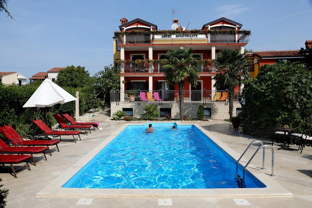 Apartments Max Vrsar Exterior photo